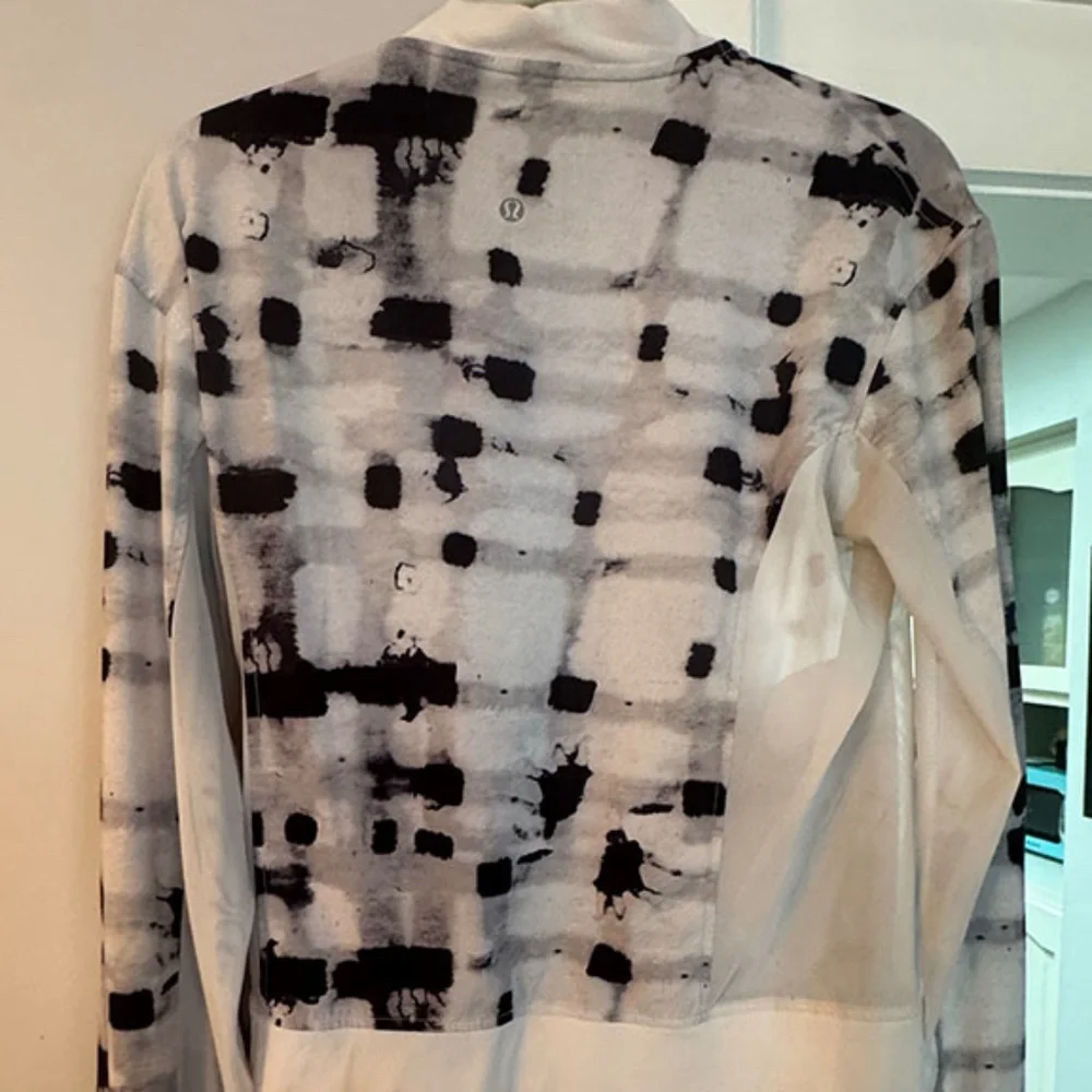 Lululemon Noir Jacket II - Picture 8 of 9